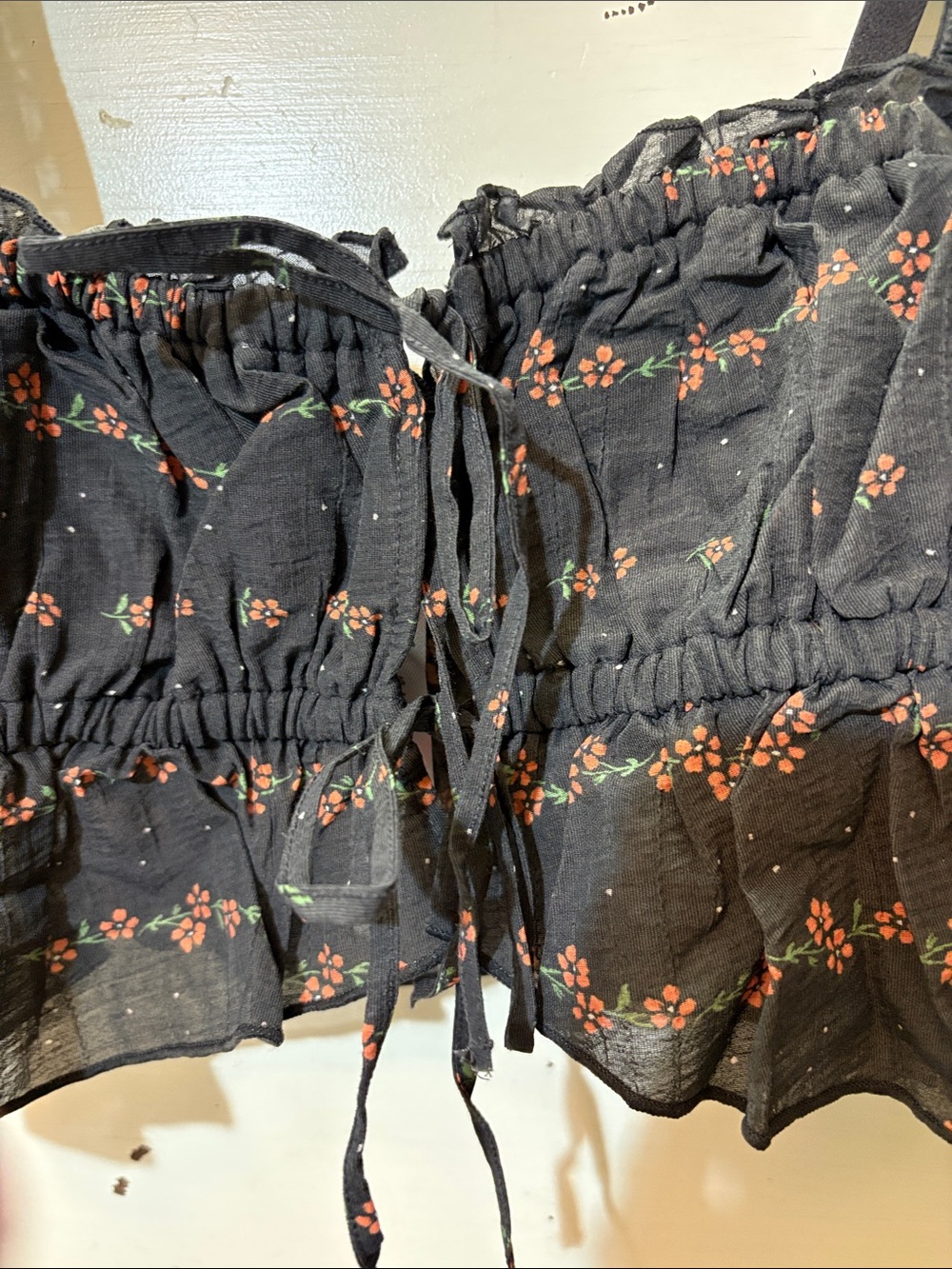 New Urban Outfitters Black Floral Ruffle Smocked Crop Top, M - Picture 2 of 7